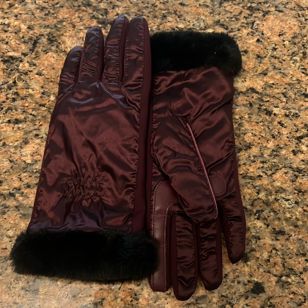 Isotoner Gloves